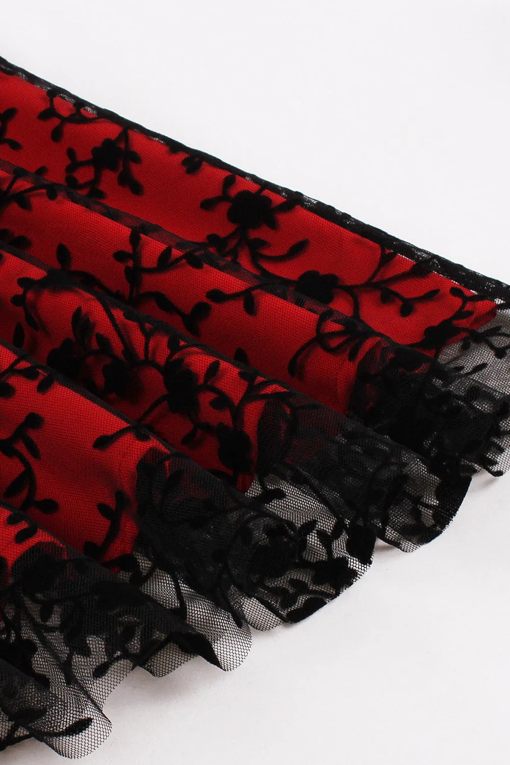 Abito vintage in pizzo rosso