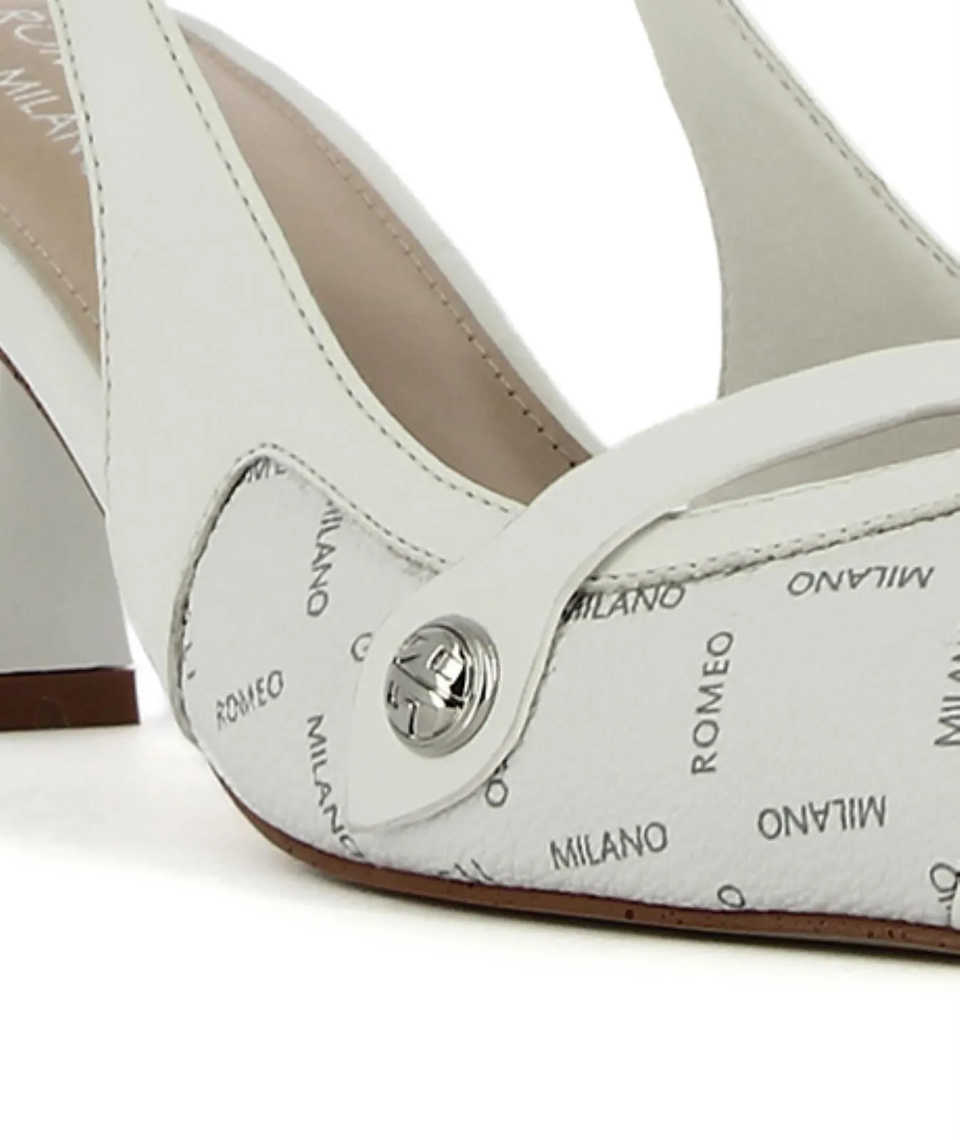 Decolletè bianche slingback a punta con tacco basso a rocchetto