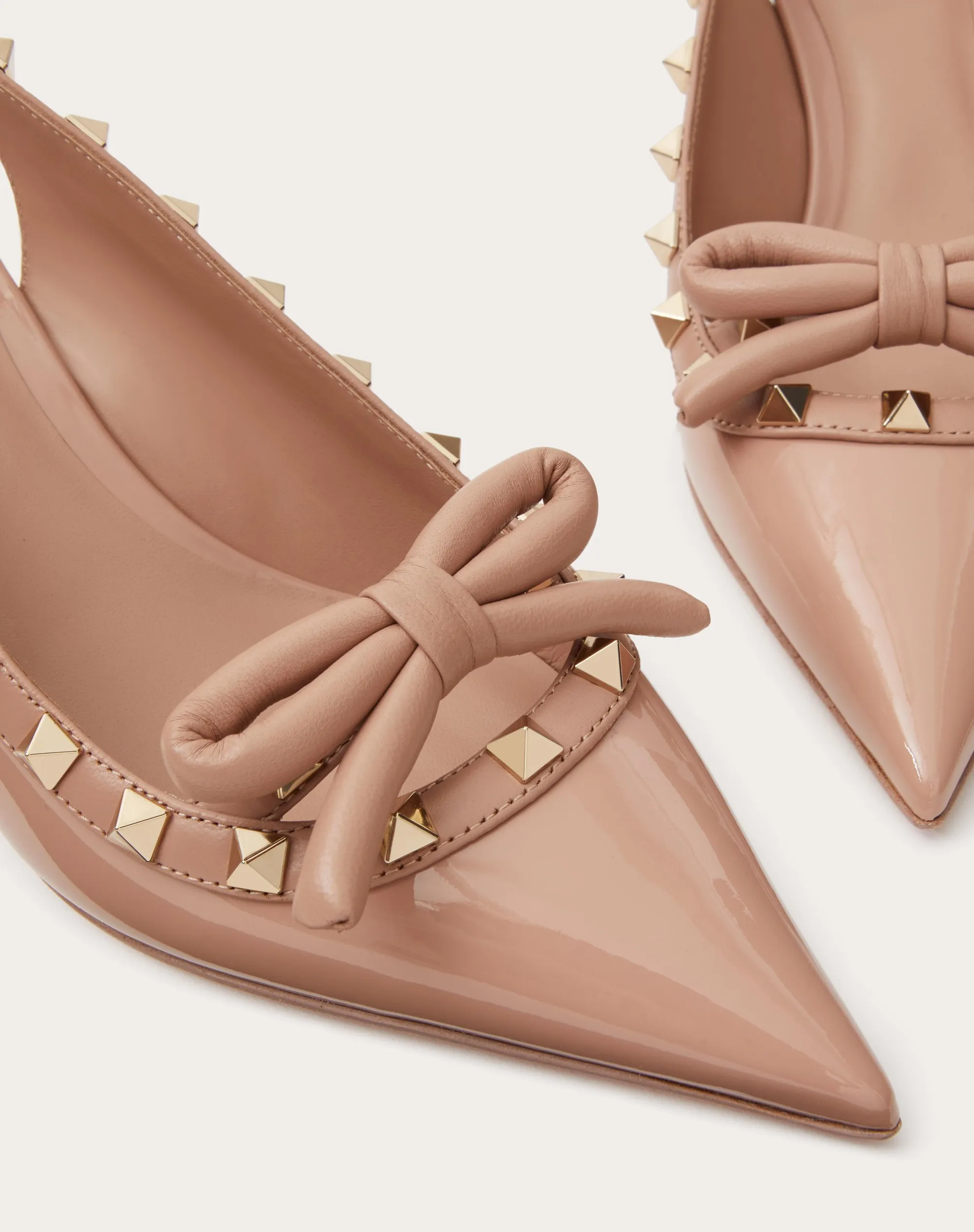 DÉCOLLETÉ SLINGBACK ROCKSTUD BOW IN VERNICE 60MM